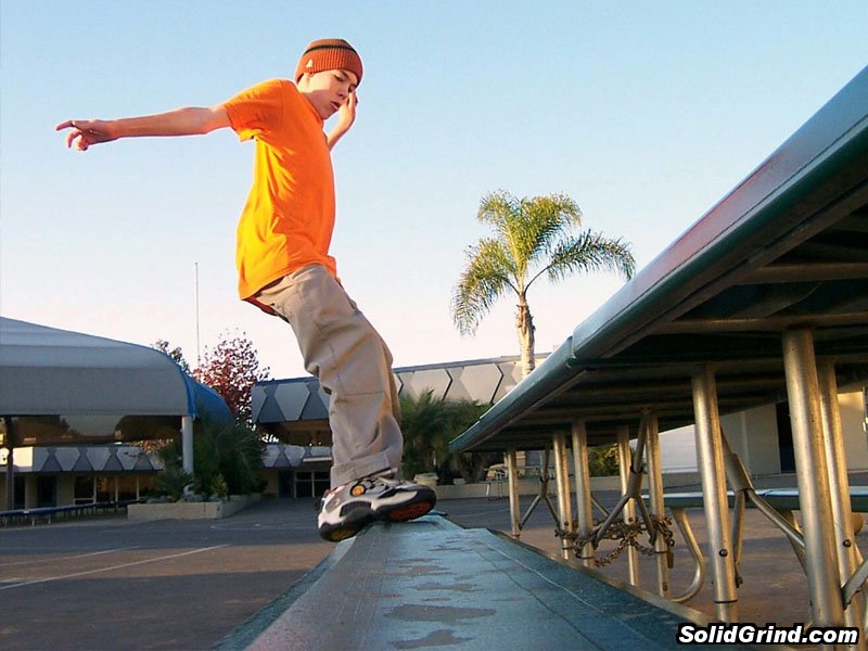 Dillon Morris hittin a Frontside