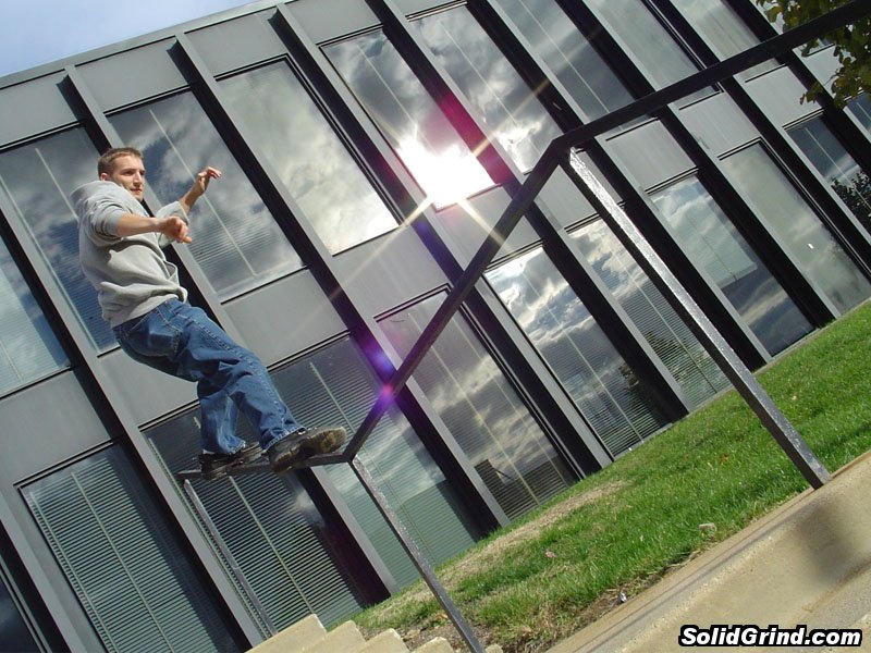 Aaron Taraboletti sliding a square kinked rail at Drake University