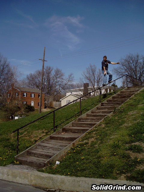Aaron Taraboletti hittin a Frontside