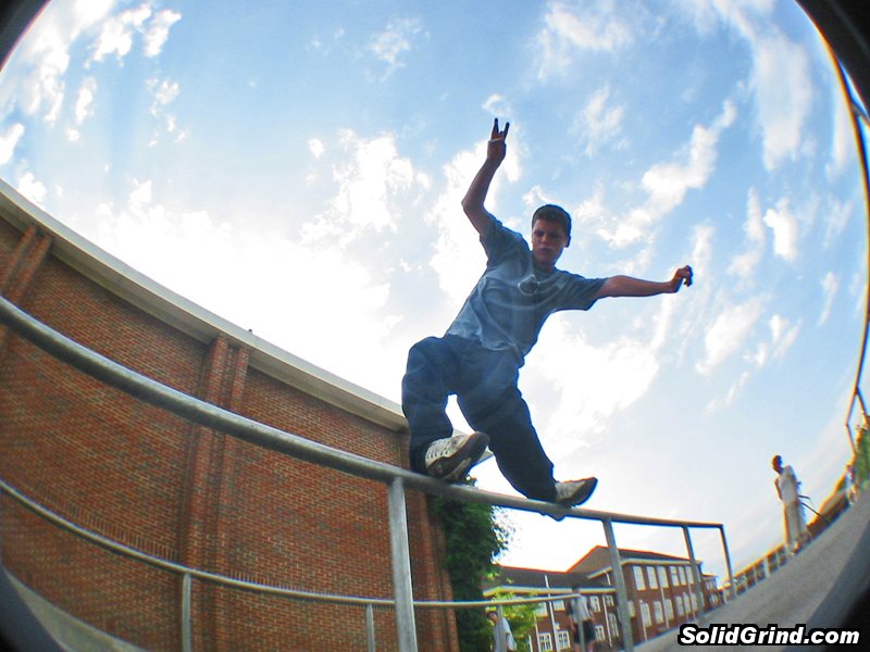 Fordy busting a huge farf on the Beaumont School rails, during the UKFSW St Albans session back in August '03