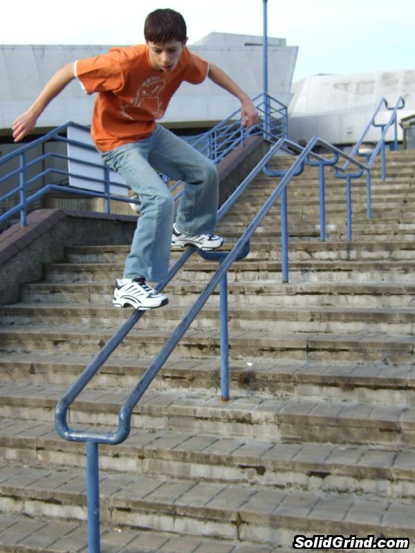 Stuart Pickston sliding the Gurnell Swimming Rail
