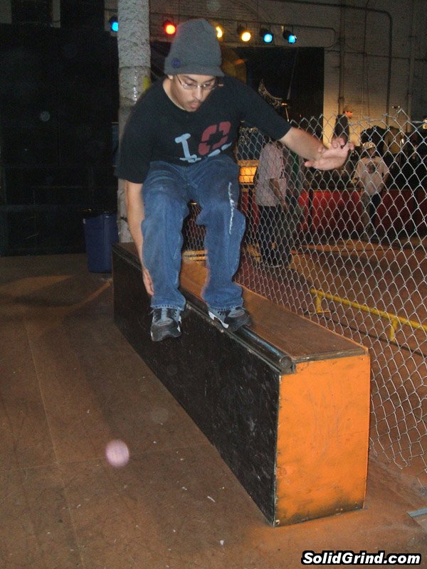 AnthoFlex hits a Makio on a ledge