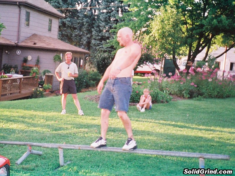 Wasted Neighbor hittin a Drunken Frontside